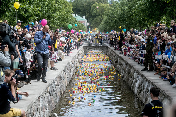 During the Duck Race, about 214 000 euros were raised to support cancer children